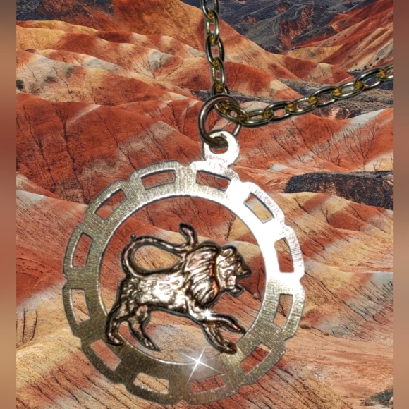 14k Gold Lion Pendant - Picture 10 of 10